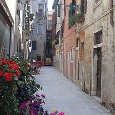 Ca' San Silvestro 2 Terrazze Nel Cuore Di Venezia Exterior photo